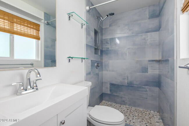 Building Photo - 3528 E Cortez St