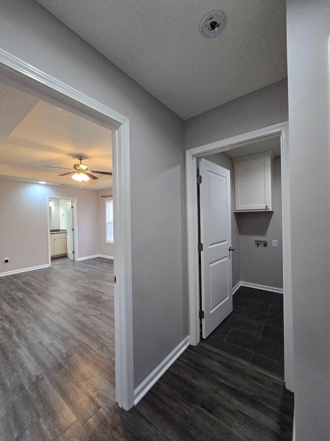 Building Photo - 810 Slidingrock Ln