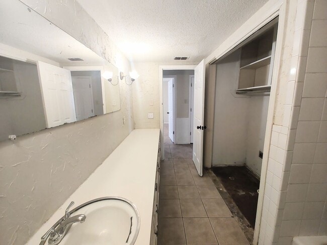 Building Photo - 1310 65th Dr