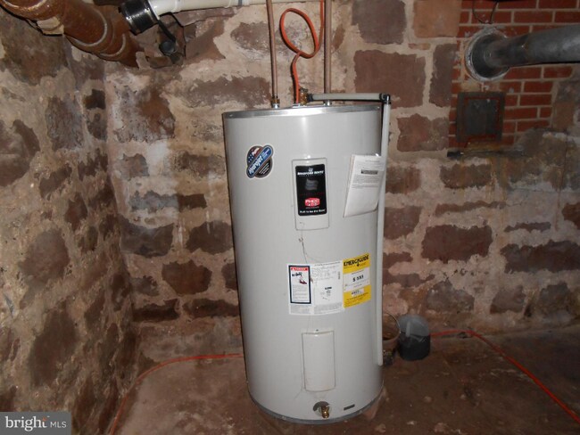 Building Photo - 169 Engle Ln