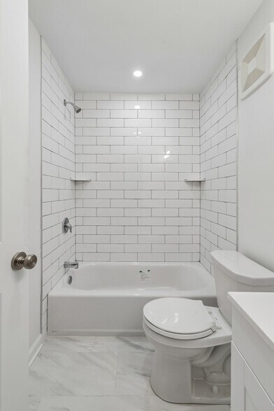 Building Photo - 5651 N 20th St