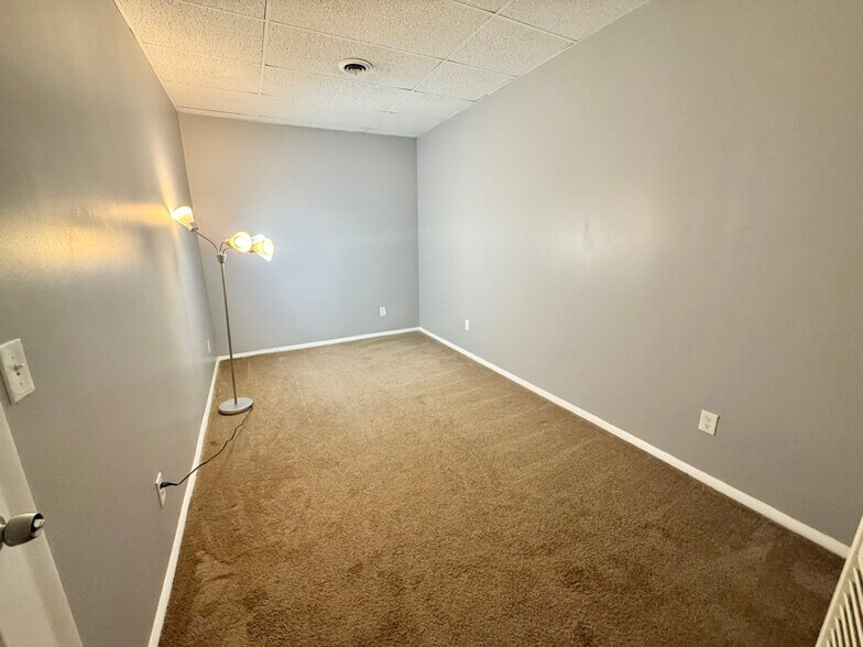 Building Photo - 1 Russell Pl