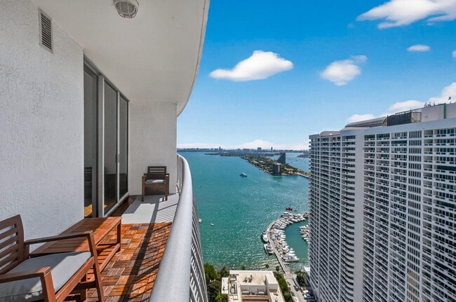 Building Photo - 1750 N Bayshore Dr