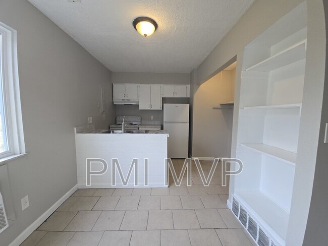 Building Photo - 834 Whitethorne Ave