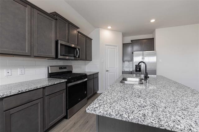 Building Photo - 719 Cool Cyn Trl