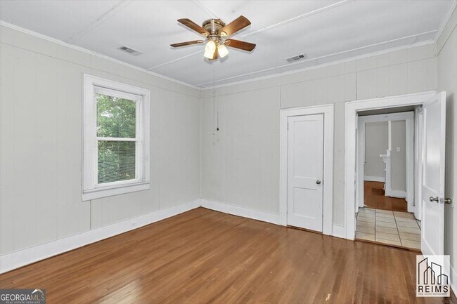 Building Photo - 1926 Howard Ave