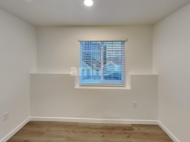 Building Photo - 6620 S Newbern St