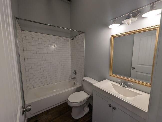 Building Photo - 1 Bedroom/1 Bathroom Loft in Batesville