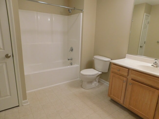Building Photo - Modern 2-Story Townhome Condo with Resort-...