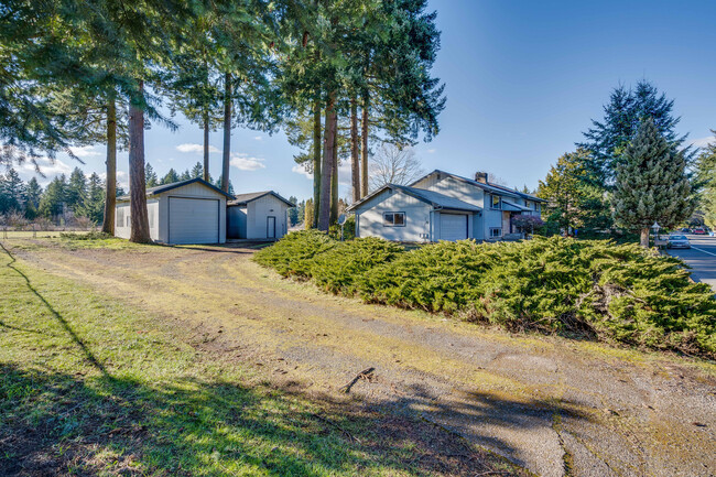 Building Photo - 4 Bedroom 3 Bath Home -  EVERGREEN AIRPARK...