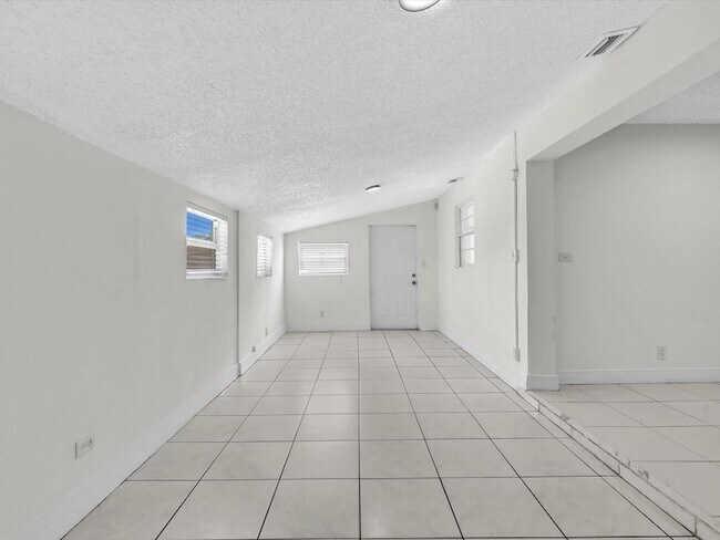 Building Photo - 6661 Meade St