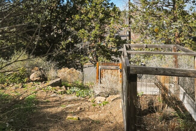 Building Photo - Beautiful 3-Bedroom Home Above Miller’s Landing with River and Mountain Vistas