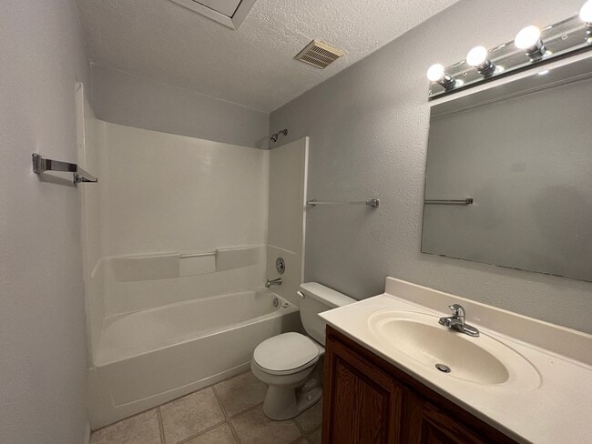 Building Photo - DARLING ONE BEDROOM FOR RENT!