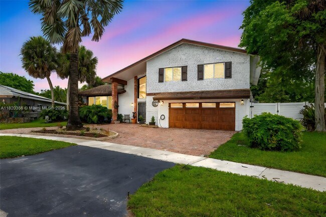 Building Photo - 16530 Royal Poinciana Ct