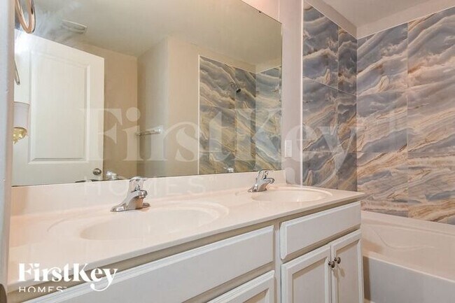 Building Photo - 6431 Bentbrush St