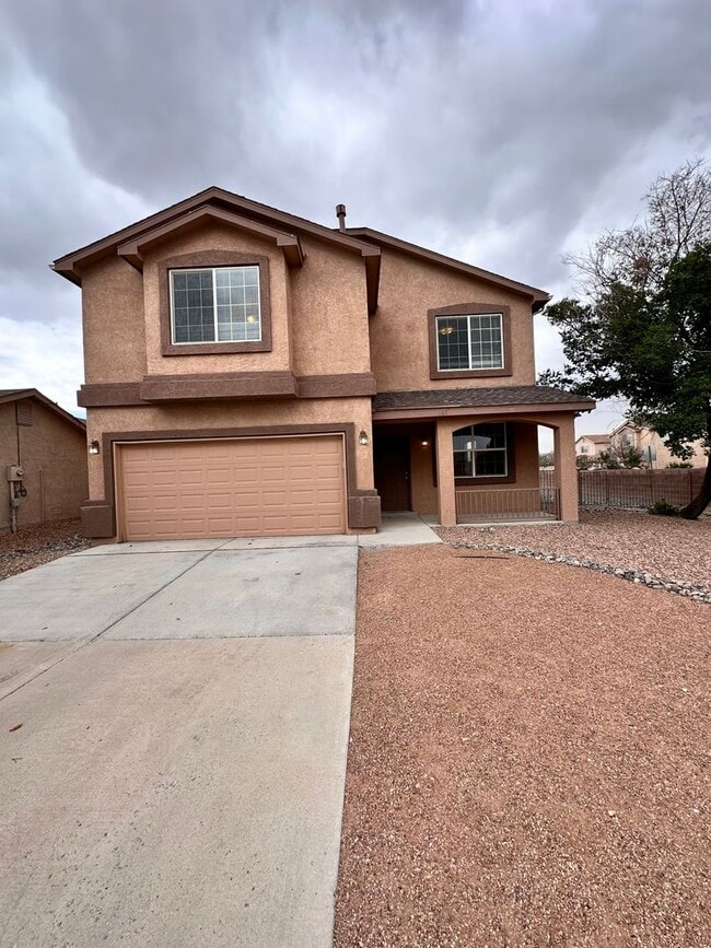 Building Photo - Stunning 2 story 2575 sq ft home- New Carpet