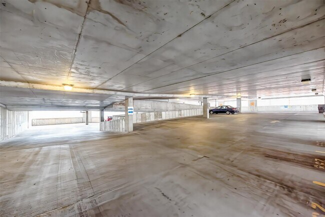 Building Photo - 300-314 N Broadway