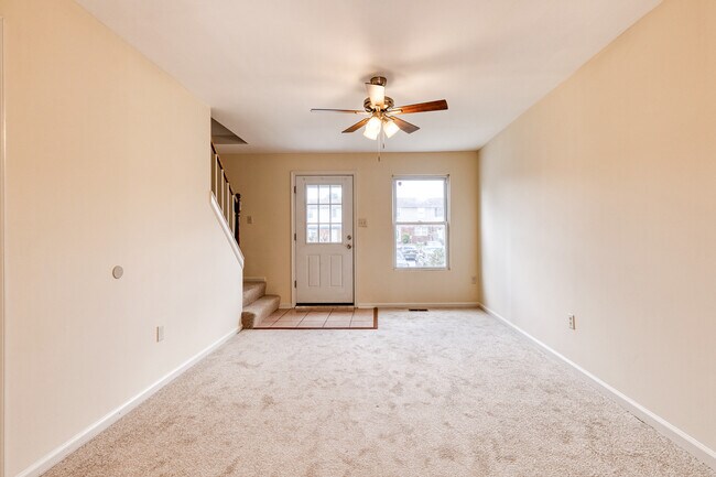 Building Photo - 625 Glynock Plz