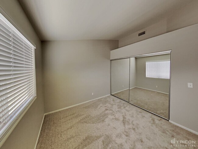 Building Photo - 2704 Purple Root Dr