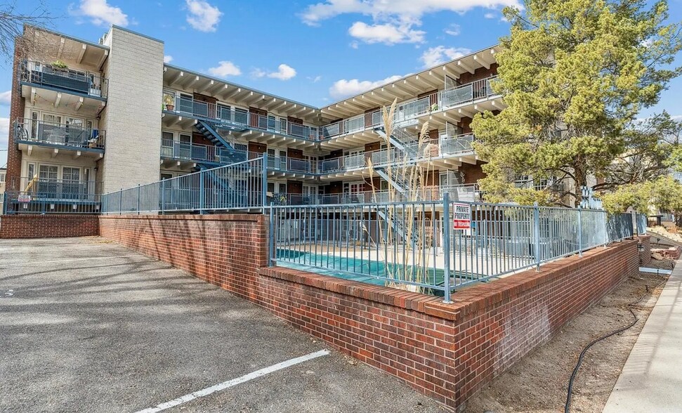 Building Photo - 33 N Corona St