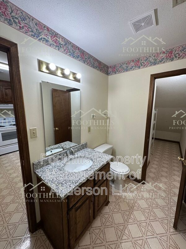 Building Photo - 415 Nelson Dr