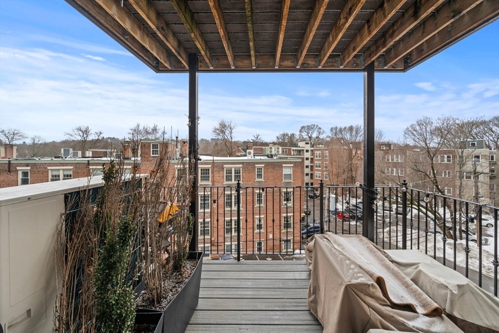 Building Photo - 21 Regent Cir