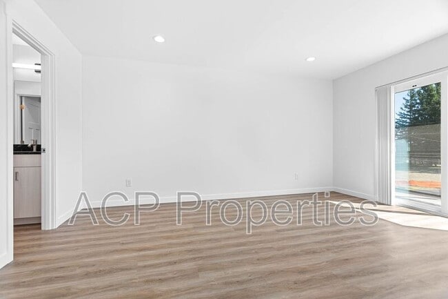 Building Photo - 1318 Bradley Ct