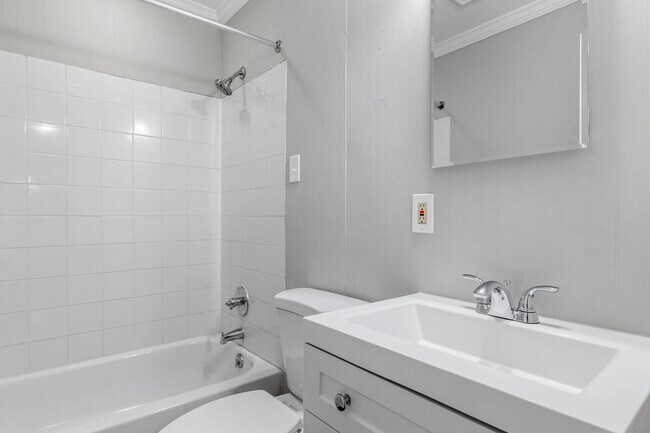 Building Photo - Updated Home with Hardwood Floors, LR & De...