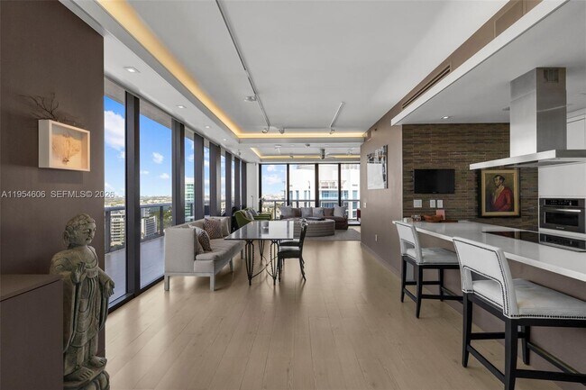 Building Photo - 5875 Collins Ave