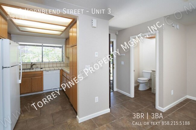 Building Photo - 3Br Townhome in Pacific Beach with Washer/...