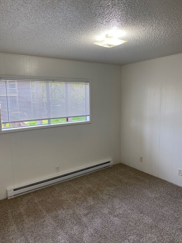 Building Photo - 550 SW Levens St