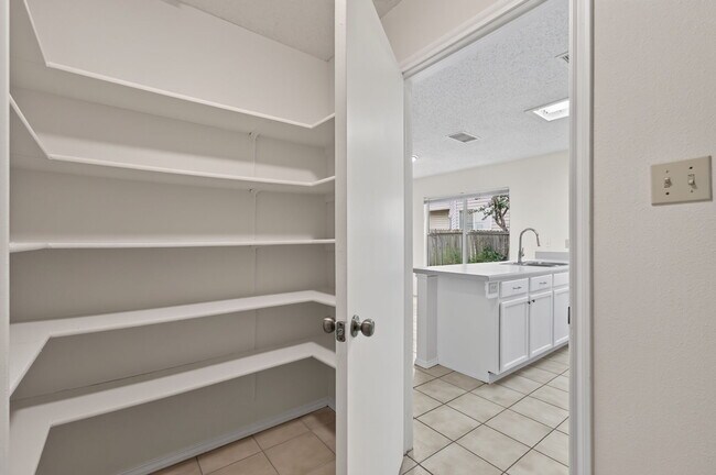 Building Photo - 8910 Kenton Mist