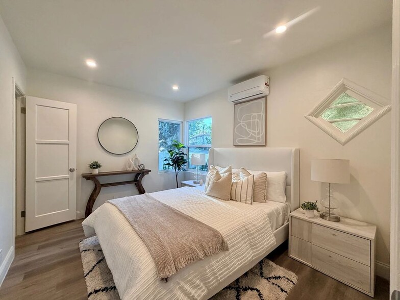 Building Photo - 2924 W Riverside Dr