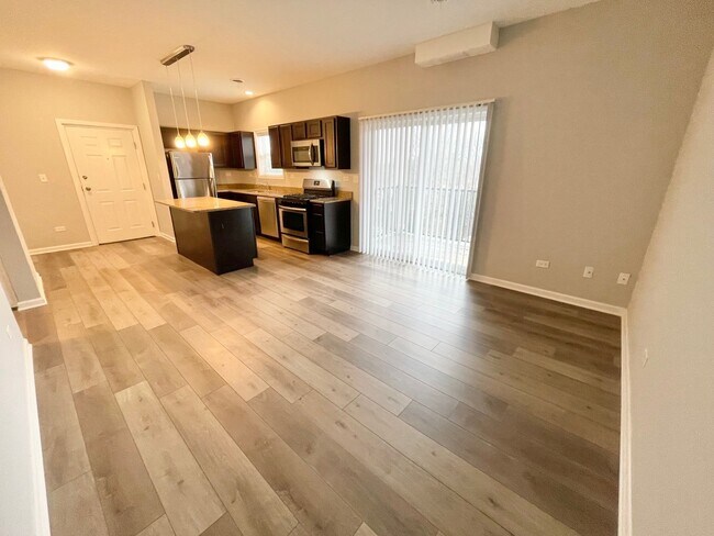 Building Photo - 811 E Main St