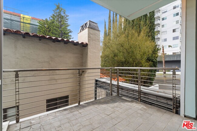 Building Photo - 1152 N La Cienega Blvd