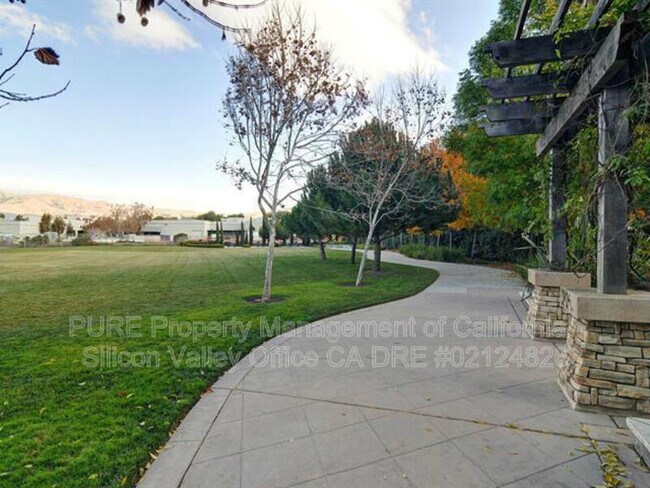 Building Photo - 886 Fire Walk