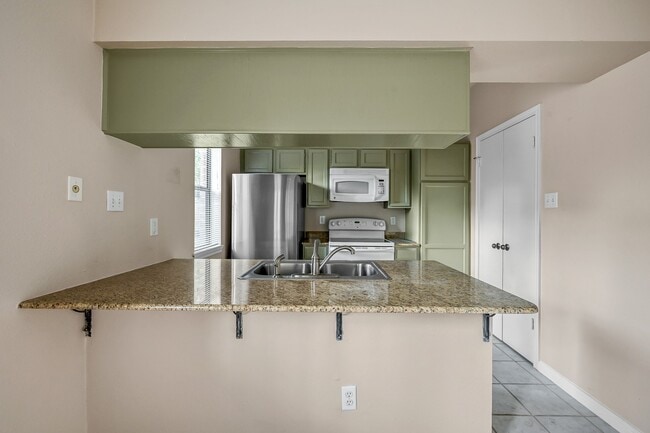 Building Photo - 3500 Tangle Brush Dr