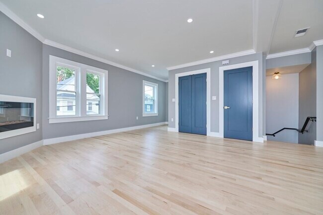 Building Photo - 97 Oakton Ave