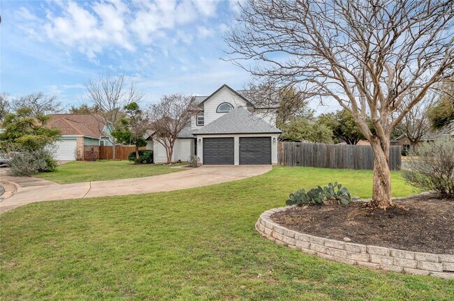 Building Photo - 901 Oakcrest Cir