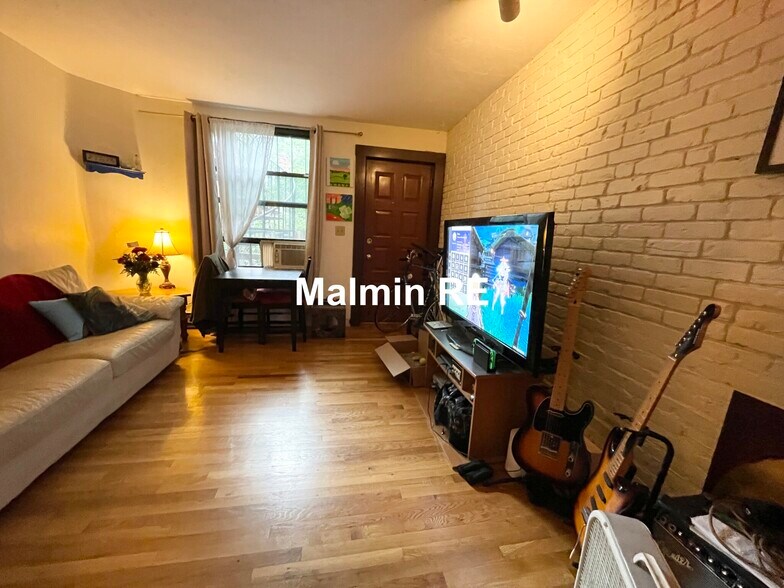 Building Photo - 74 Hammond St