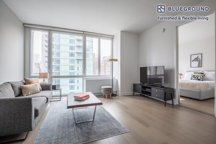 Primary Photo - 309 5th Ave