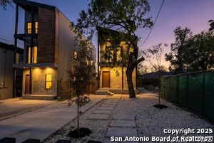 Building Photo - 1210 Gardina St