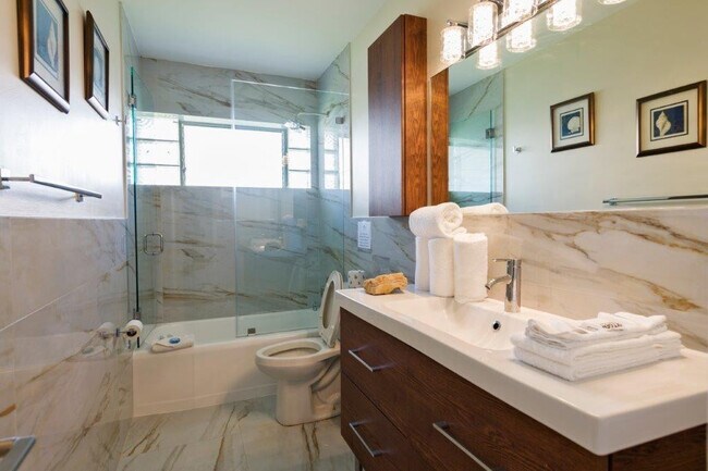 Building Photo - 3201 NE 23rd St