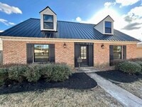 Building Photo - 6275 Westgate Dr