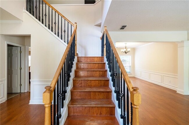 Building Photo - 1060 Lyndhurst Way
