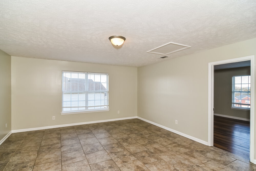 Building Photo - 176 Lyndhurst Dr