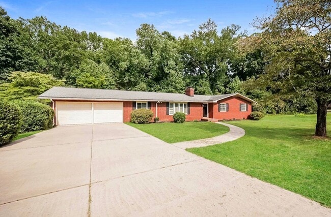 Building Photo - 208 N Milford Dr