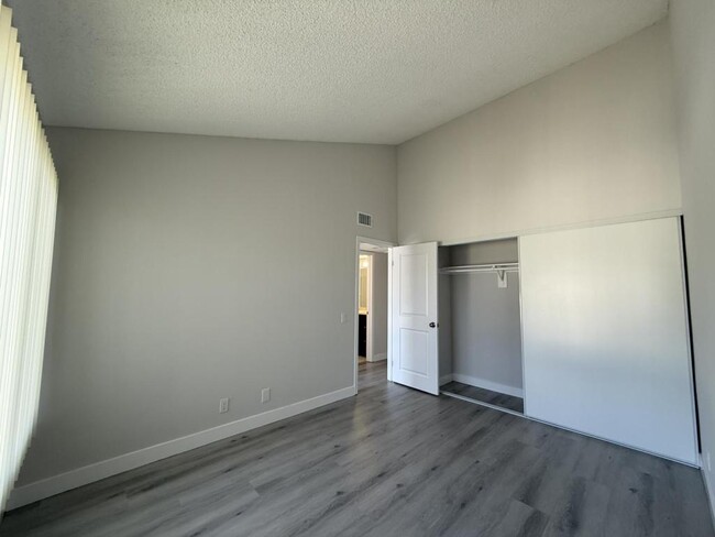 Building Photo - 110 N Richmont Dr