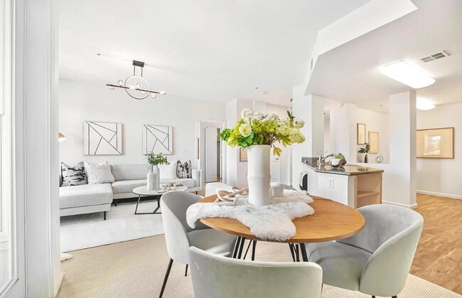 Building Photo - "Chic 1-Bed Oasis in San Jose with Hardwoo...