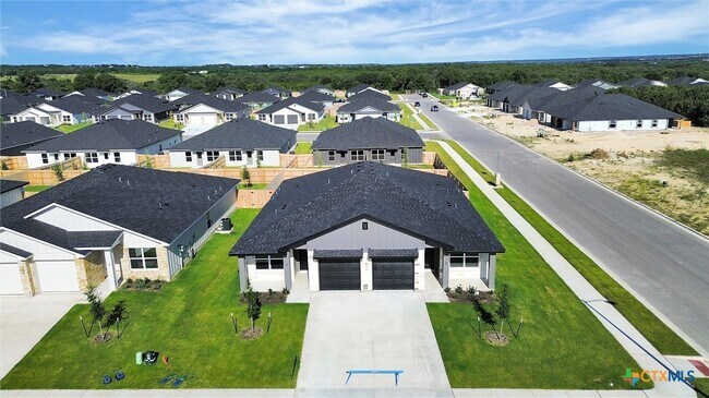 Building Photo - 902 Cherry Laurel Ln